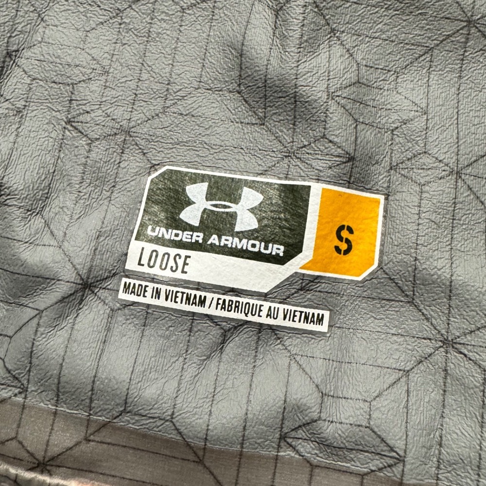 Under Armour Realtree Camo Hooded Jacket Men's Size S Loose Fit Water Resistant‎ - Picture 3 of 4